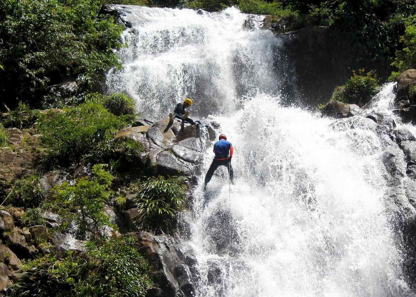 La Cuba WATERFALL RAPPELLING and La Planta GIANT NATURAL POOL from MEDELLIN — Guided tour and outdoor activity