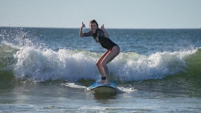 Tamarindo: 90 Minutes Surf Lesson with Expert Instructor — Guided tour and outdoor activity
