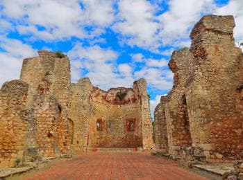Zona Colonial Hictorical Tour with a local artist — Guided tour and outdoor activity
