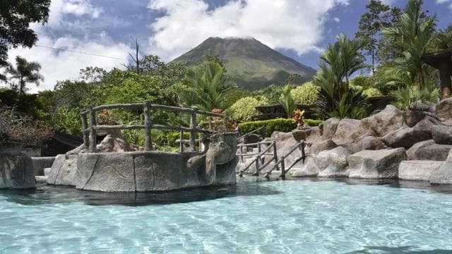 Combo Arenal: Waterfalls, Hanging Bridges, Thermal Spa — Guided tour and outdoor activity