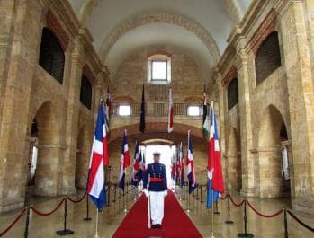 Colonial Zone: Historical Tour with a visit to the Columbus Lighthouse and Tres Ojos Park — Guided tour and outdoor activity