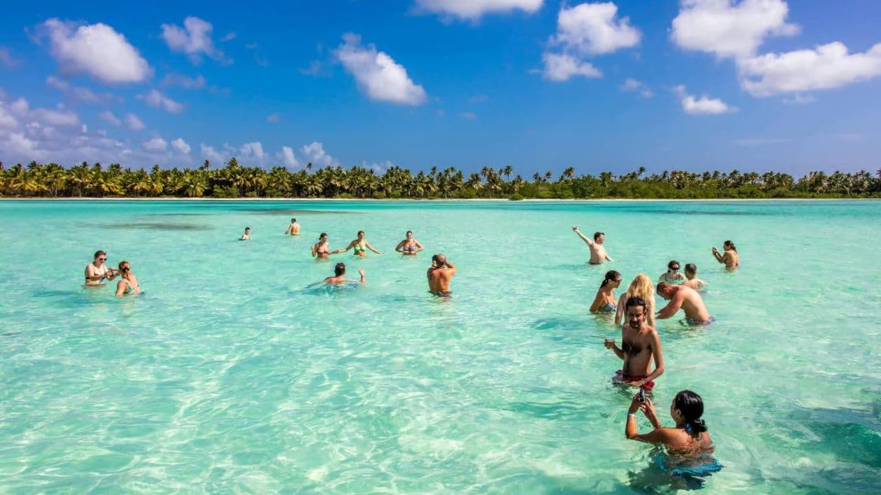 Punta Cana: Saona Island Full-Day Small Groups Tour — Guided tour and outdoor activity