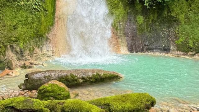 La Fortuna: Blue Falls Shuttle with Free Time to Explore — Guided tour and outdoor activity
