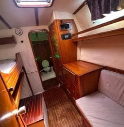 Private catamaran for groups with Lunch & Drinks — Guided tour and outdoor activity