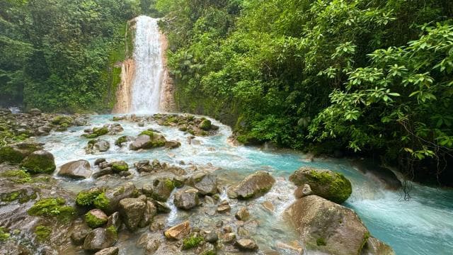 La Fortuna: Blue Falls Shuttle with Free Time to Explore — Guided tour and outdoor activity