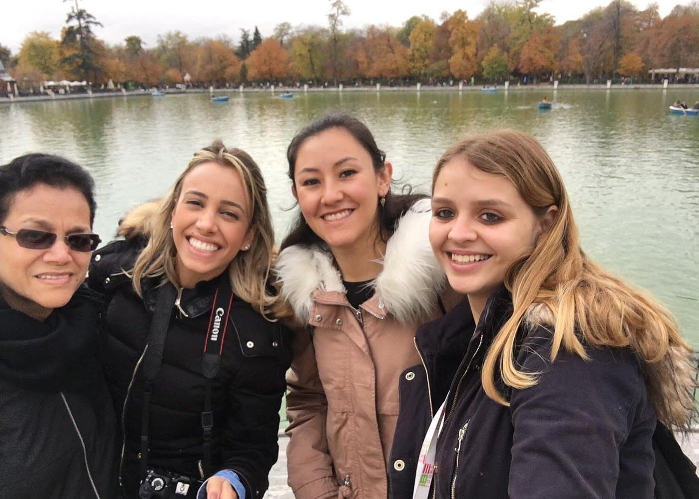 Madrid: El Retiro Park Guided Tour and Tapas — Guided tour and outdoor activity
