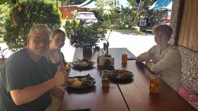 Puerto Jiménez: Corcovado, La Leona, and Mata Palo Waterfall with a typical lunch — Guided tour and outdoor activity