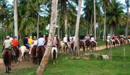 Miches: Laguna El Limón Kayak and Horseback Riding Tour — Guided tour and outdoor activity