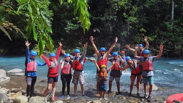 Tubing Rio Celeste: Adventure and Nature — Guided tour and outdoor activity