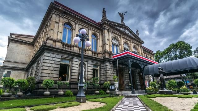Small Group Cultural Walking Tour in San Jose — Guided tour and outdoor activity