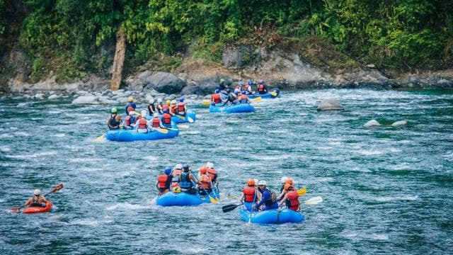 Manuel Antonio: The Adrenaline of the Savegre Rapids — Guided tour and outdoor activity