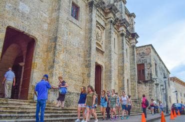 Punta Cana: Santo Domingo Day Trip with Tickets and Lunch — Guided tour and outdoor activity