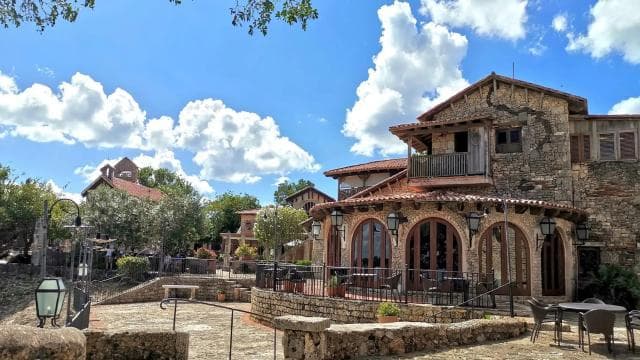 Visit To Altos de Chavón From Punta Cana — Guided tour and outdoor activity
