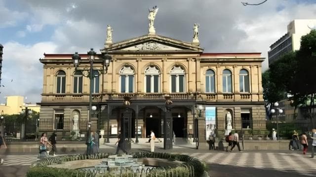 San Jose : Highlights Walking Tour With A Guide — Guided tour and outdoor activity