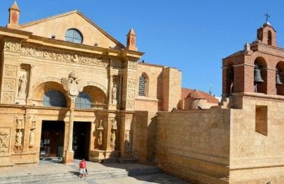 Santo Domingo: Colonial Zone Tour with Coffee & Chocolate — Guided tour and outdoor activity