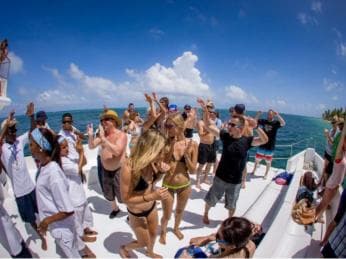 Catalina Island with Snorkel, Open Bar and Lunch — Guided tour and outdoor activity