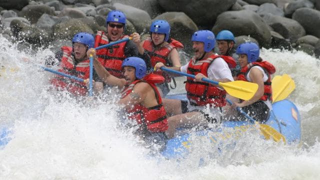 La Fortuna: Rafting Pacuare & Shuttle to SJO or Puerto Viejo — Guided tour and outdoor activity