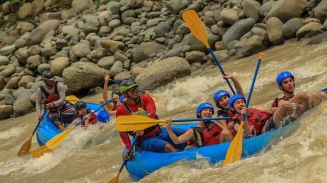 Manuel Antonio: Whitewater Rafting on Naranjo River — Guided tour and outdoor activity