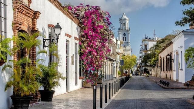 Santo Domingo Colonial City Tour Full Day with Lunch — Guided tour and outdoor activity