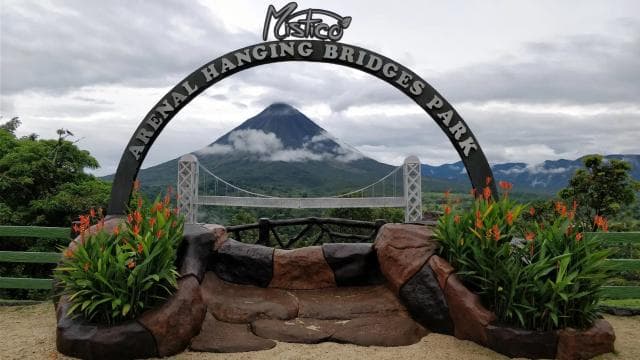 Combo Arenal: Waterfalls, Hanging Bridges, Thermal Spa — Guided tour and outdoor activity