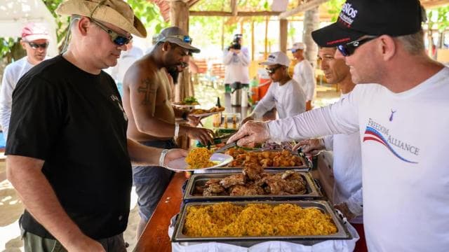 From Jaco: Tortuga Island Day Trip with Activities — Guided tour and outdoor activity