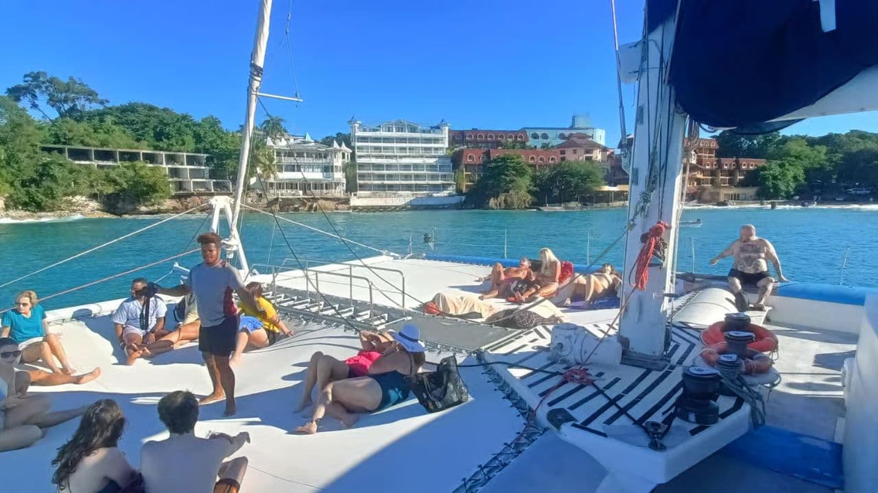 From Puerto Plata: Cayo Arena Private Catamaran Trip & Lunch — Guided tour and outdoor activity