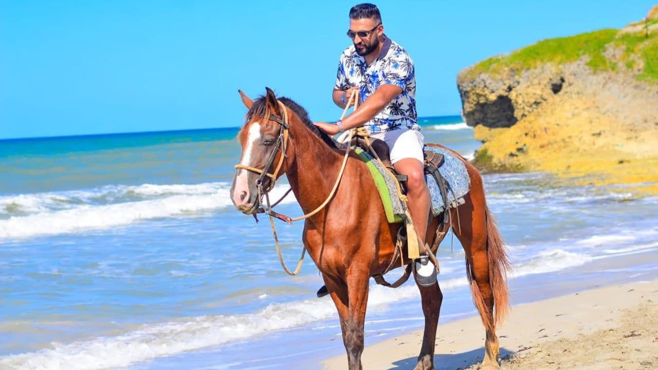 HORSEBACK RIDING BEACH MACAO PUNTA CANA WITH PICKUP HOTEL — Guided tour and outdoor activity