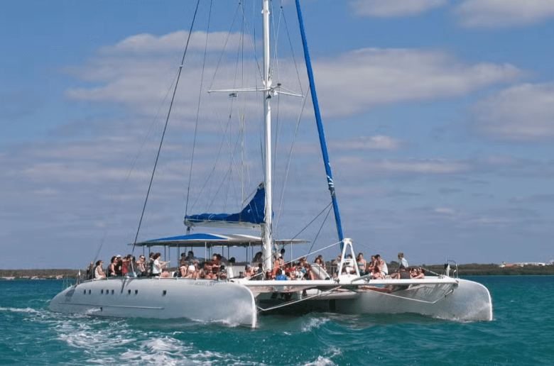 Katamaran-Kreuzfahrt auf Cayo Santa María — Guided tour and outdoor activity