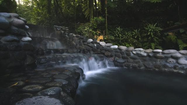 La Fortuna: Ecotermales Rainforest Hot Spring Day Pass — Guided tour and outdoor activity