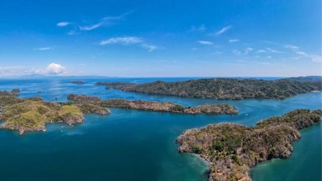 San José: Isla Tortuga All-inclusive Boat Tour w/ Snorkeling — Guided tour and outdoor activity