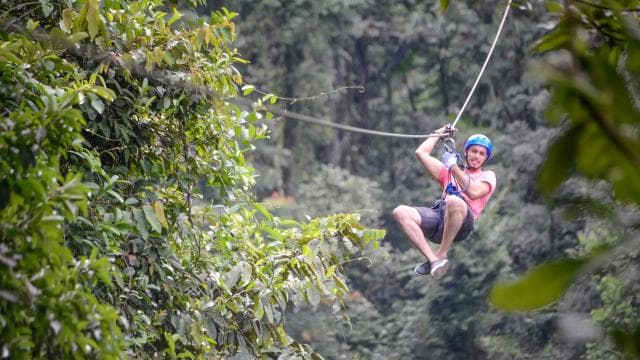 La Fortuna: Arenal Mundo Aventura Park 7 Zip-Lines Tour — Guided tour and outdoor activity