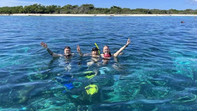 La Romana: Catalina Island for Mein Schiff Cruise Passengers — Guided tour and outdoor activity