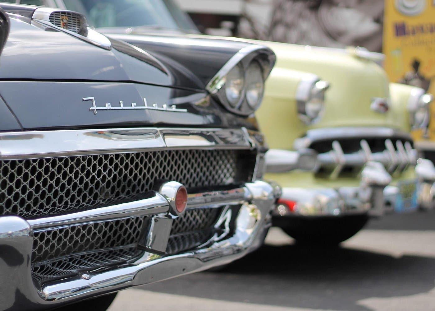 Little Havana Miami: Classic Cars, Cigar Factory, Coffee and more — Guided tour and outdoor activity