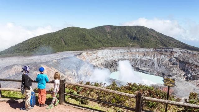 Volcan Poas: Volcan Poas National Park Flora & Fauna Tour — Guided tour and outdoor activity