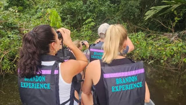 Tortuguero: Canoe tour through the Costa Ricans Amazons. — Guided tour and outdoor activity