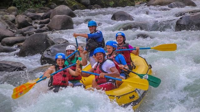 La Fortuna: Arenal Rafting Balsa River Class 2 & 3 Rafting — Guided tour and outdoor activity