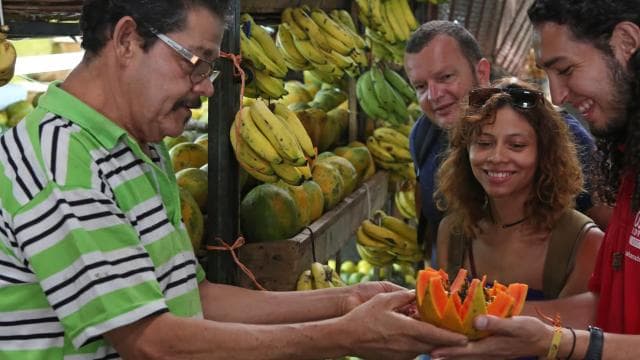 San Jose: Central Market Bites and Sights Walking Tour — Guided tour and outdoor activity