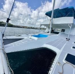 Private catamaran for groups with Lunch & Drinks — Guided tour and outdoor activity