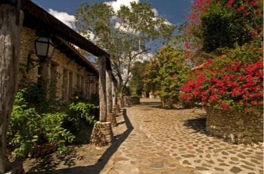 Altos de Chavón and Shopping in La Romana Day Tour — Guided tour and outdoor activity
