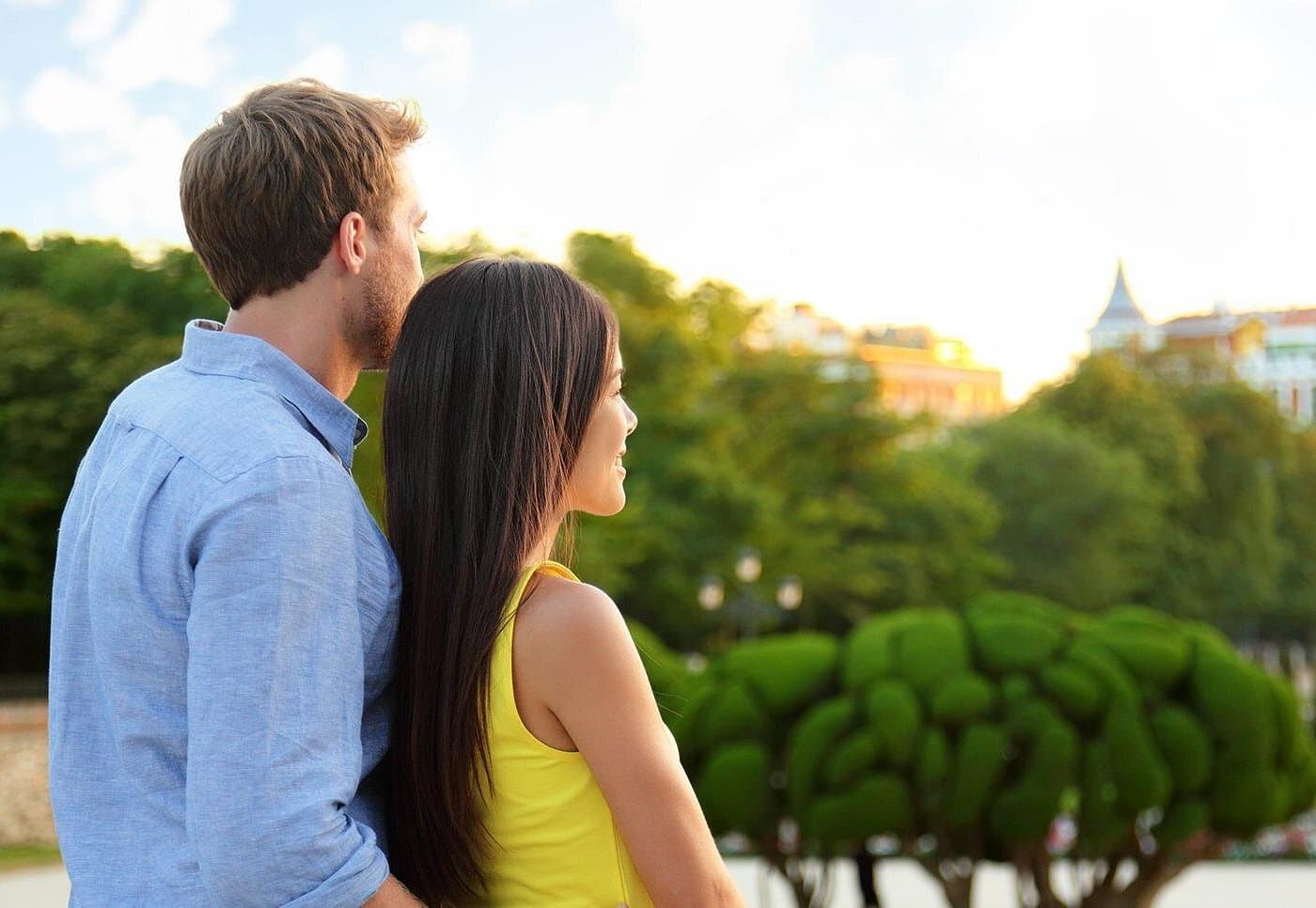 Honeymoon Photo Shoot in Madrid — Guided tour and outdoor activity