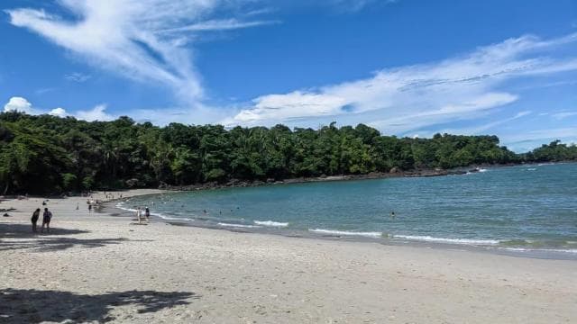 Manuel Antonio National Park: Guided Tour with ENTRANCE INCLUDED — Guided tour and outdoor activity
