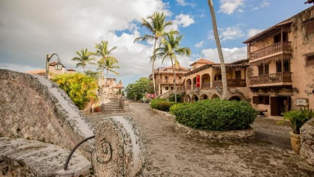 Catalina Island & Altos de Chavón From Punta Cana — Guided tour and outdoor activity
