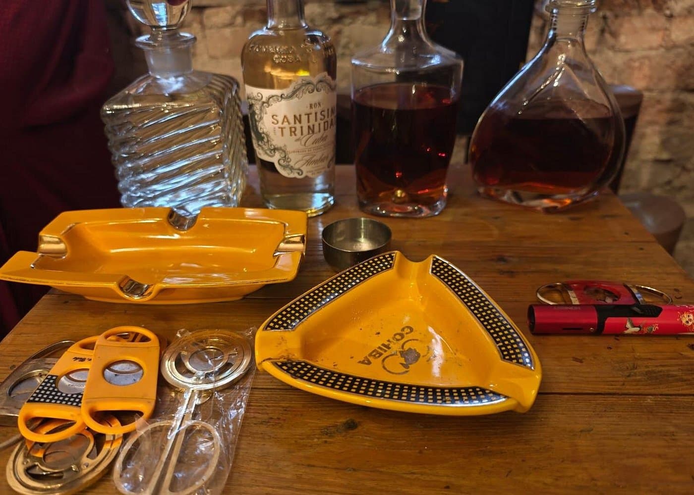 Cigar Rolling Experience with Rum and Chocolate Pairing — Guided tour and outdoor activity