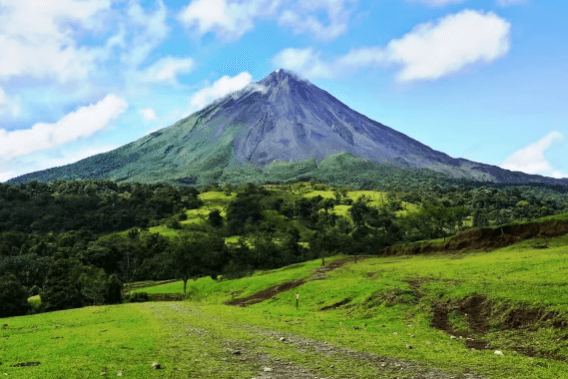 San José: Arenal Volcano, Waterfalls, Coffee and Hot Springs — Guided tour and outdoor activity