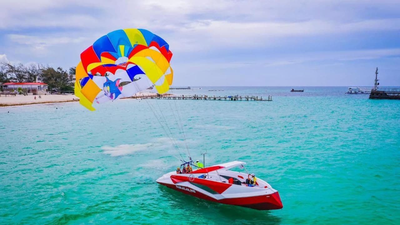 Punta Cana: Parasailing Adventure Adrenaline — Guided tour and outdoor activity