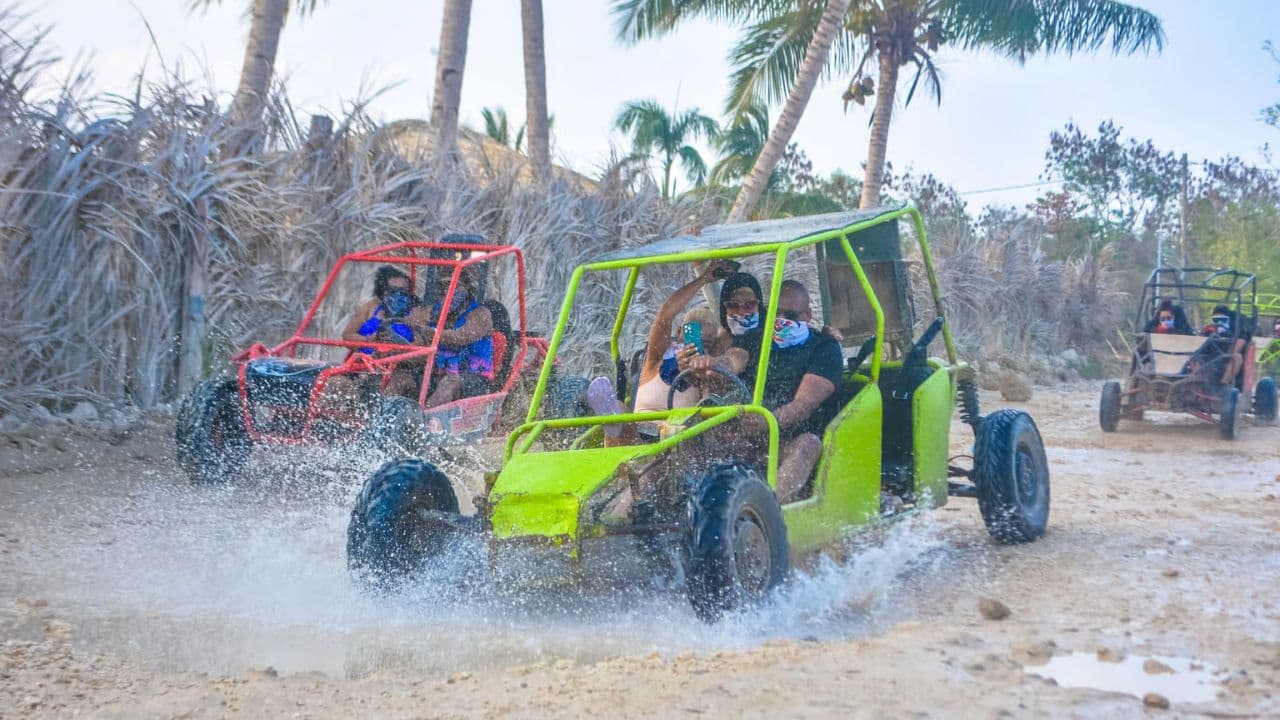 Wycieczka buggy z przewodnikiem po plaży Punta Cana w Makau i jaskini Taino — Guided tour and outdoor activity
