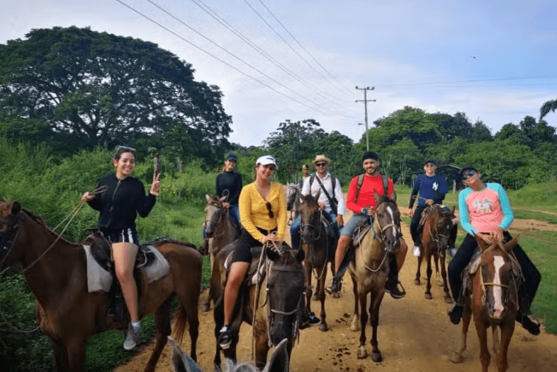 El Pilón Waterfall Horseback Day Trip — Guided tour and outdoor activity