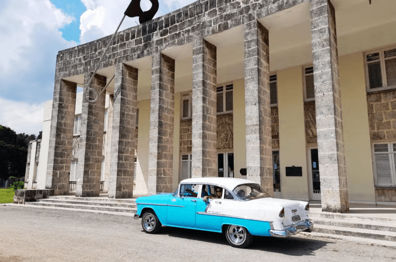 Havana Art Tour by Classic Car — Guided tour and outdoor activity