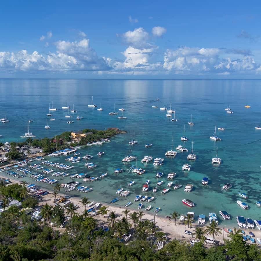 From Punta Cana: Catalina Island Swim, Sail & Snorkel — Guided tour and outdoor activity