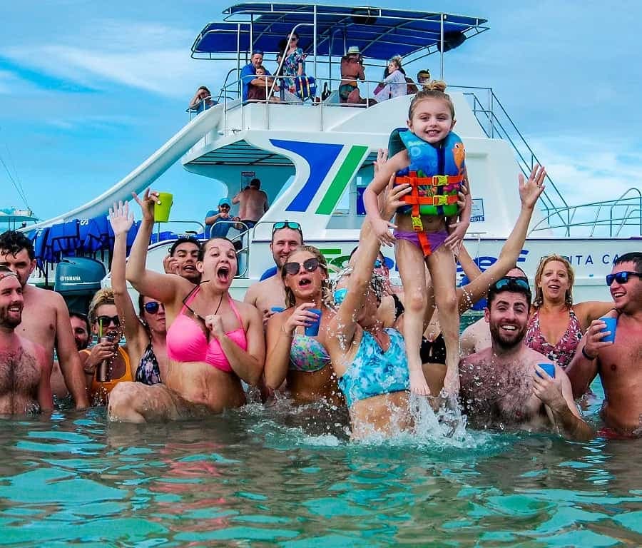 Catamaran party Boat with open bar and snorkeling in punta cana — Guided tour and outdoor activity